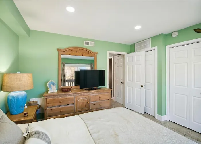 Breezy Point 202 Holiday home